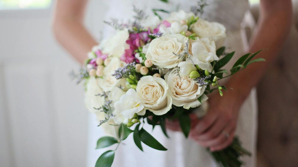 Las rosas son muy usadas en matrimonios y rituales religiosas por ser símbolo de pureza y devoción